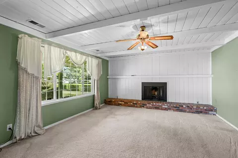 Living - 6936 Tucker Ln, Redding, CA 96002 photo 2 of 8