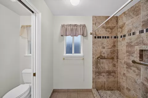 Bath - 6367 Mullen Pkwy, Redding, CA 96001 photo 3 of 5