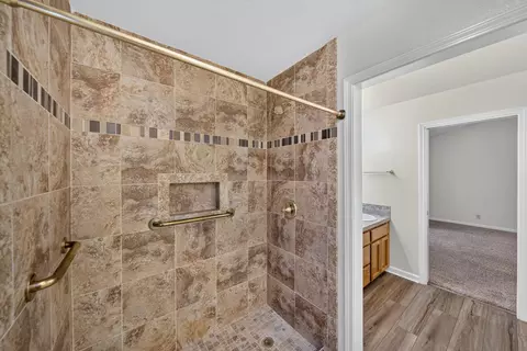 Bath - 6367 Mullen Pkwy, Redding, CA 96001 photo 2 of 5