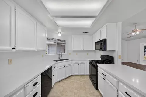 Kitchen - 6367 Mullen Pkwy, Redding, CA 96001 photo 1 of 1