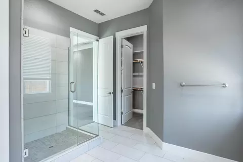 Bath - 4755 Lower Springs Rd, Redding, CA 96001 photo 3 of 5