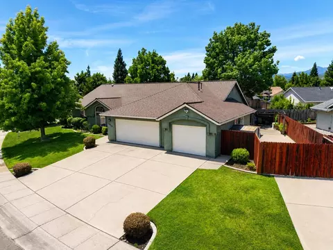 2910 Shadow Brook Ln, Redding, CA 96001