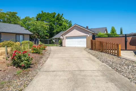 608 Saint Thomas Pkwy, Redding, CA 96003 photo 1