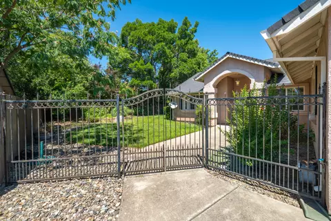 608 Saint Thomas Pkwy, Redding, CA 96003 photo 4