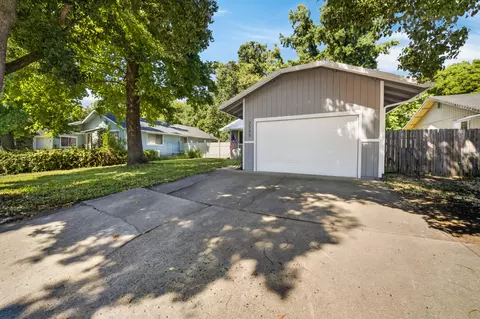 Exterior - 2555 Lupine St, Anderson, CA 96007 photo 2 of 9