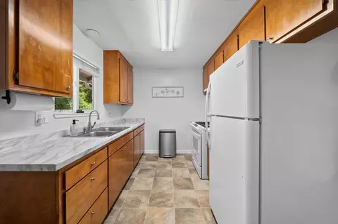 Kitchen - 2555 Lupine St, Anderson, CA 96007 photo 1 of 3