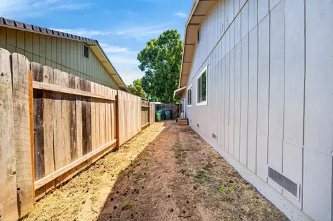 Exterior - 2555 Lupine St, Anderson, CA 96007 photo 9 of 9
