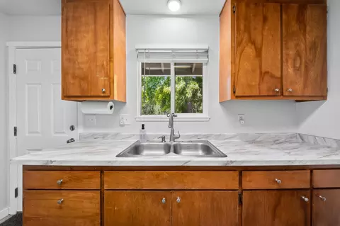 Kitchen - 2555 Lupine St, Anderson, CA 96007 photo 3 of 3