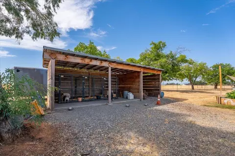 Exterior - 20050 Plains Dr, Red Bluff, CA 96080 photo 31 of 56