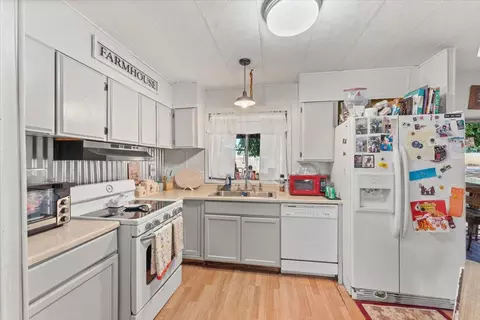 Kitchen - 20050 Plains Dr, Red Bluff, CA 96080 photo 9 of 10