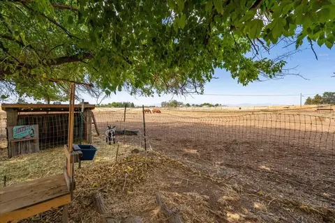 Exterior - 20050 Plains Dr, Red Bluff, CA 96080 photo 43 of 56