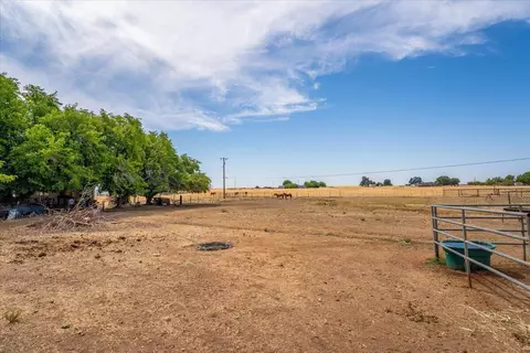 Exterior - 20050 Plains Dr, Red Bluff, CA 96080 photo 36 of 56