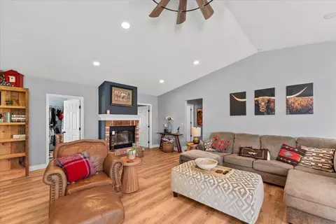 Living - 20050 Plains Dr, Red Bluff, CA 96080 photo 1 of 5