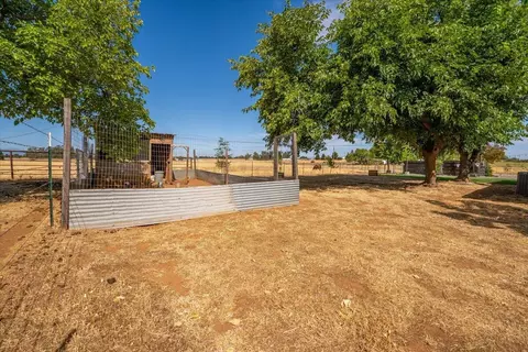 Exterior - 20050 Plains Dr, Red Bluff, CA 96080 photo 22 of 56