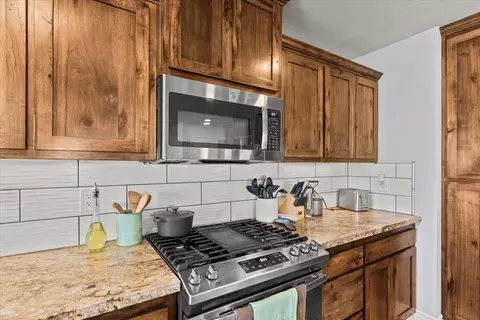Kitchen - 20050 Plains Dr, Red Bluff, CA 96080 photo 3 of 10