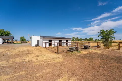 Exterior - 20050 Plains Dr, Red Bluff, CA 96080 photo 16 of 56