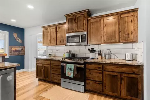 Kitchen - 20050 Plains Dr, Red Bluff, CA 96080 photo 5 of 10