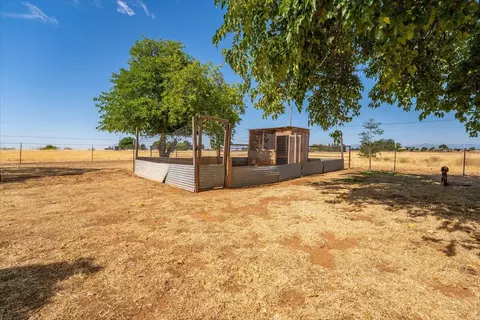 Exterior - 20050 Plains Dr, Red Bluff, CA 96080 photo 21 of 56