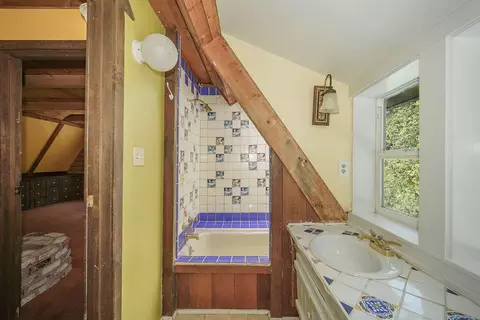 Bath - 691 Lost Bridge Rd, Lewiston, CA 96052 photo 4 of 5