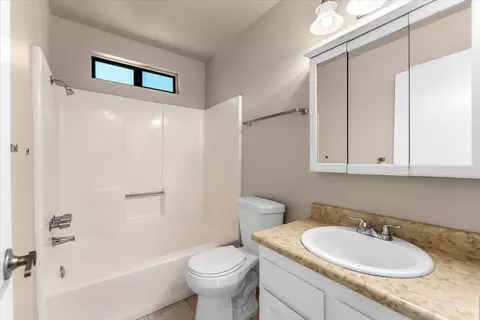 Bath - 2520 Oriole Dr, Red Bluff, CA 96080 photo 3 of 3
