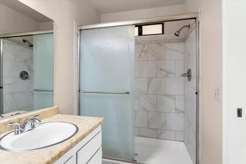Bath - 2520 Oriole Dr, Red Bluff, CA 96080 photo 2 of 3