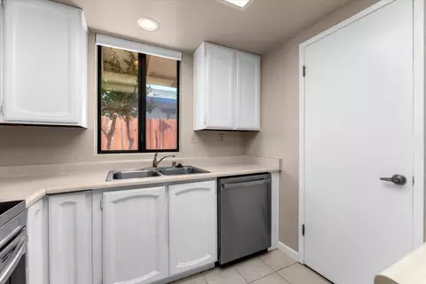 Kitchen - 2520 Oriole Dr, Red Bluff, CA 96080 photo 2 of 4