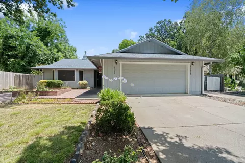 5775 Farm House Ln, Redding, CA 96001