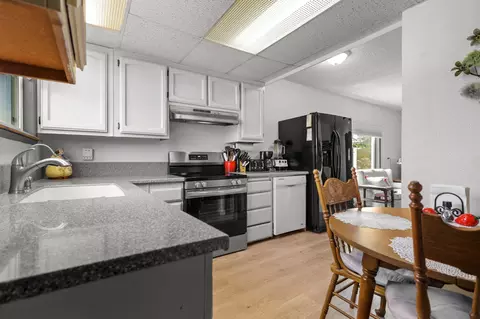 Kitchen - 2087977 State Highway 299, Redding, CA 96003 photo 7 of 8
