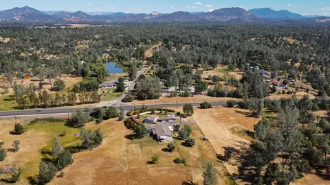 View/Area - 2087977 State Highway 299, Redding, CA 96003 photo 9 of 12