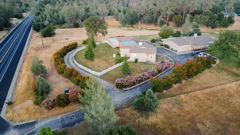 View/Area - 2087977 State Highway 299, Redding, CA 96003 photo 2 of 12