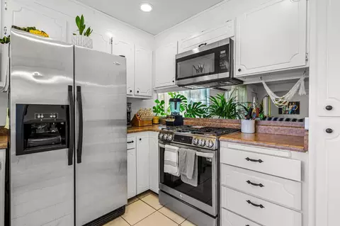 Kitchen - 2087977 State Highway 299, Redding, CA 96003 photo 3 of 8