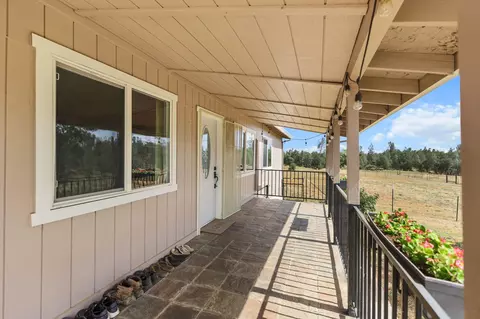 Exterior - 2087977 State Highway 299, Redding, CA 96003 photo 3 of 21