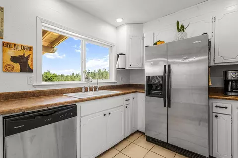 Kitchen - 2087977 State Highway 299, Redding, CA 96003 photo 2 of 8