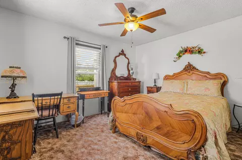 Bedroom - 2087977 State Highway 299, Redding, CA 96003 photo 6 of 10