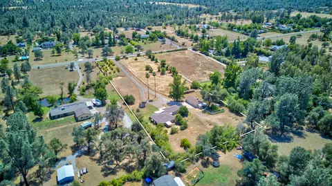 17250 Flowers Ln, Anderson, CA 96007