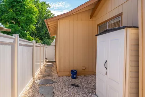 Exterior - 3594 Echo Rd, Redding, CA 96002 photo 5 of 18