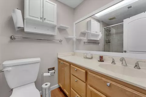 Bath - 3594 Echo Rd, Redding, CA 96002 photo 2 of 3