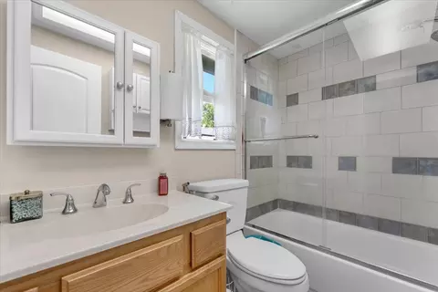 Bath - 3594 Echo Rd, Redding, CA 96002 photo 1 of 3