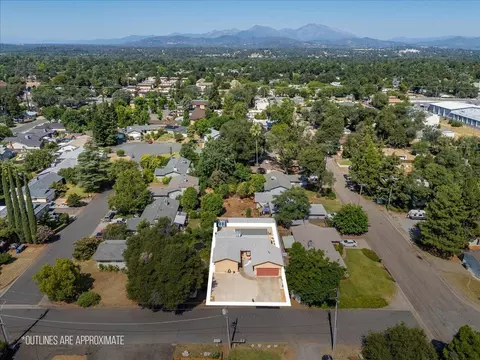 View/Area - 3594 Echo Rd, Redding, CA 96002 photo 3 of 12