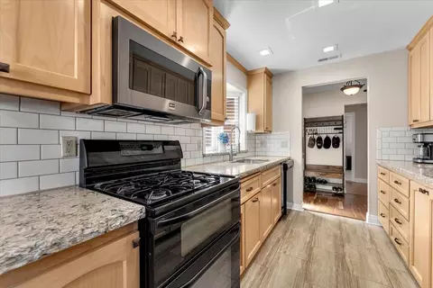 Kitchen - 3594 Echo Rd, Redding, CA 96002 photo 3 of 3