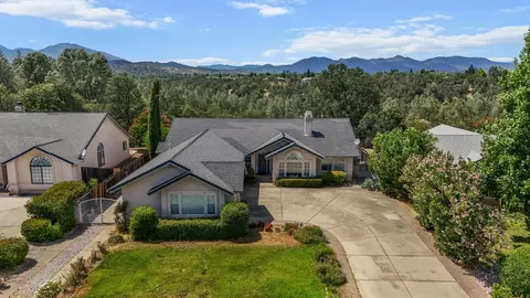 2668 Dawnridge Dr, Redding, CA 96001