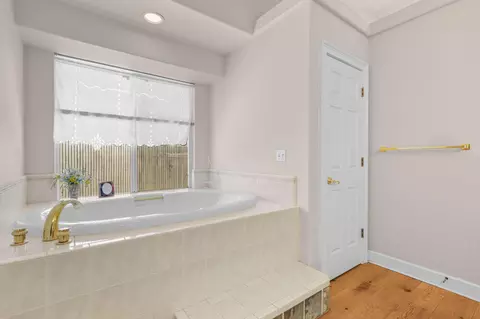 Bath - 2668 Dawnridge Dr, Redding, CA 96001 photo 5 of 7