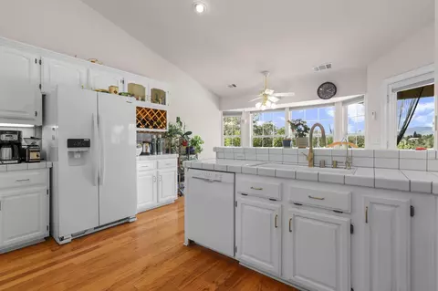 Kitchen - 2668 Dawnridge Dr, Redding, CA 96001 photo 3 of 3