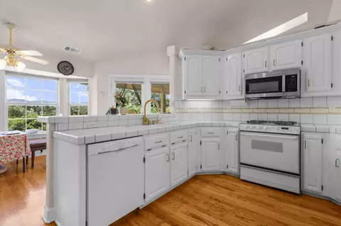 Kitchen - 2668 Dawnridge Dr, Redding, CA 96001 photo 2 of 3