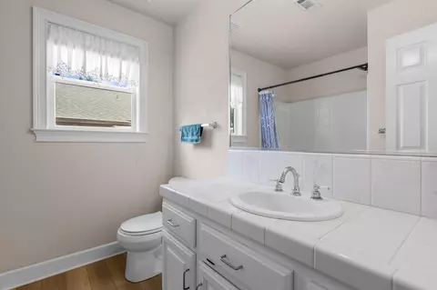 Bath - 2668 Dawnridge Dr, Redding, CA 96001 photo 1 of 7