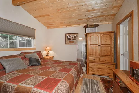 Bedroom - 320 Airport Rd, Trinity Center, CA 96091 photo 6 of 7