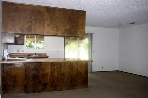 Living - 1026 Moss Creek Rd, Redding, CA 96003 photo 3 of 4