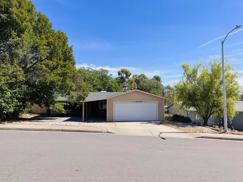 Exterior - 1026 Moss Creek Rd, Redding, CA 96003 photo 3 of 20