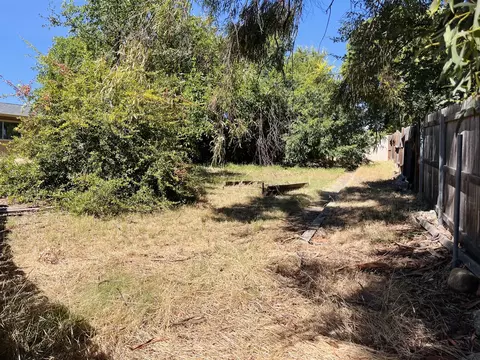 Exterior - 1026 Moss Creek Rd, Redding, CA 96003 photo 16 of 20