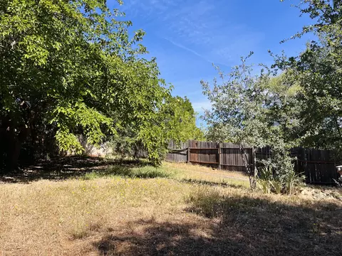 Exterior - 1026 Moss Creek Rd, Redding, CA 96003 photo 17 of 20